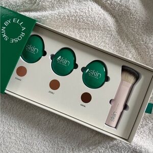 NWT SKIN BY ELLA ROSE BRONZER AND BRUSH GIFT BOX